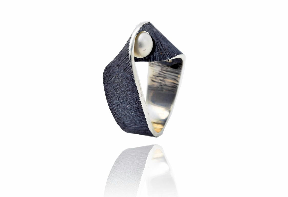ANILLO PERLA MOEBIUS