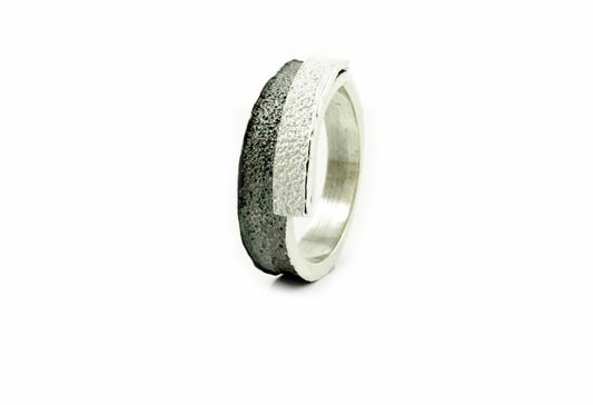 TRAI OXIDIZED/MATT RING