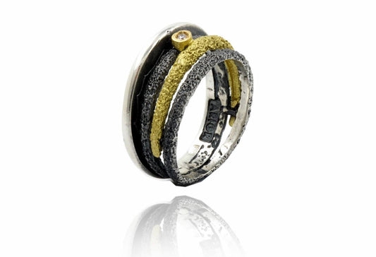 DYNAMIC SMALL GOLD RING