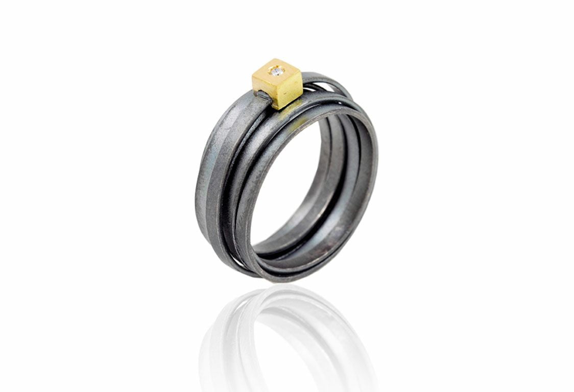 LUX SQUARE TIP WIDE GOLD RING